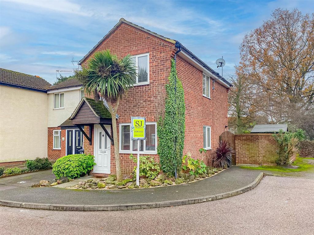 2 bed end terrace house for sale in Falklands Road, BurnhamOnCrouch CM0, £275,000 Zoopla