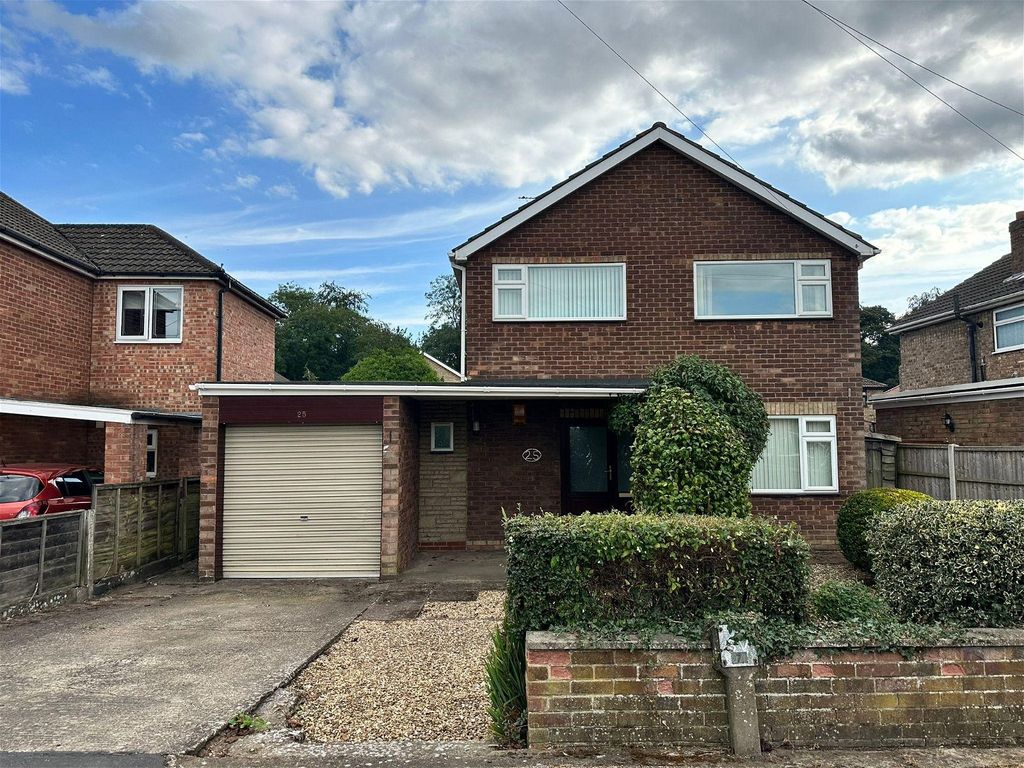 4 bed detached house for sale in Whitestone Road, Scunthorpe DN17, £