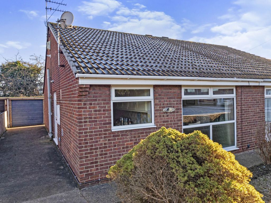 2 bed semidetached bungalow for sale in Derwent Close, Cottingham HU16