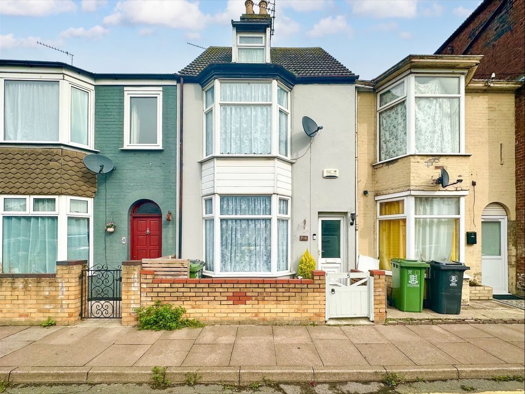 4 bed terraced house for sale in Trafalgar Square, Great Yarmouth NR30