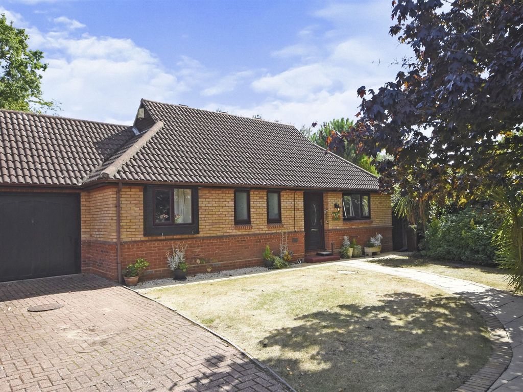 3 bed detached bungalow for sale in Alexander Mews, Sandon, Chelmsford