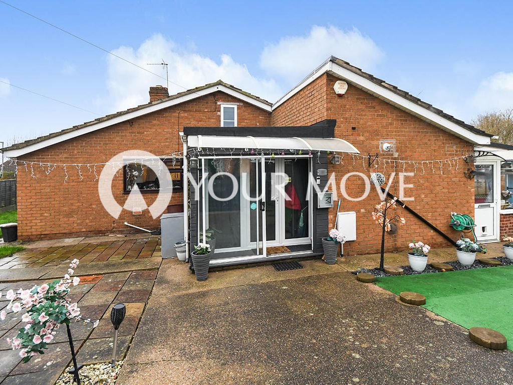 6 bed bungalow for sale in Belvoir Close, Waddington, Lincoln