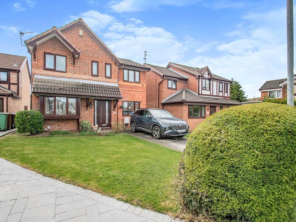 4 bed detached house for sale in Kenilworth Close, Radcliffe