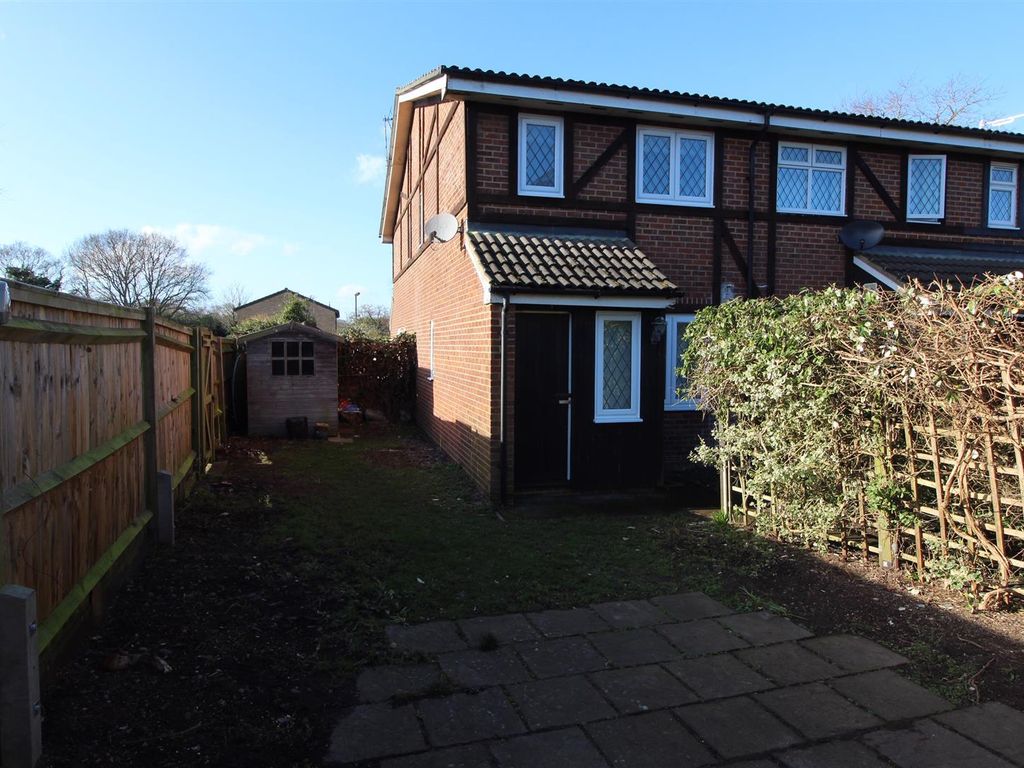 1 bed end terrace house to rent in Heronfield, Englefield Green, Egham
