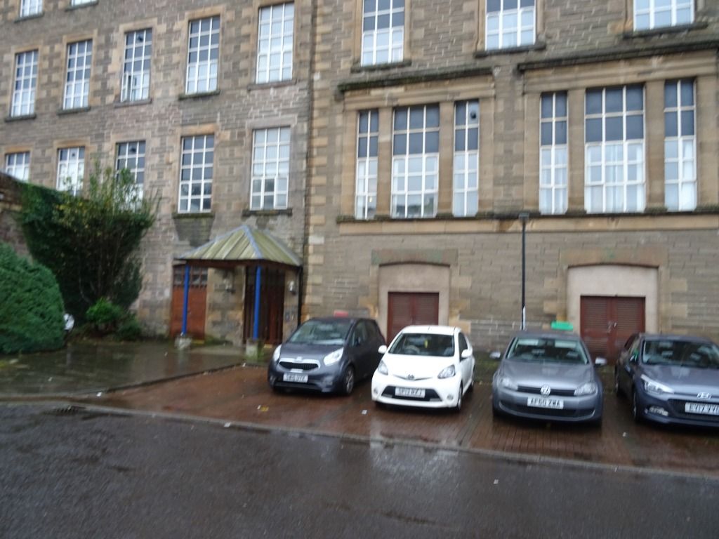 2 bed flat to rent in High Mill Court, West End, Dundee DD2, £1,200 pcm