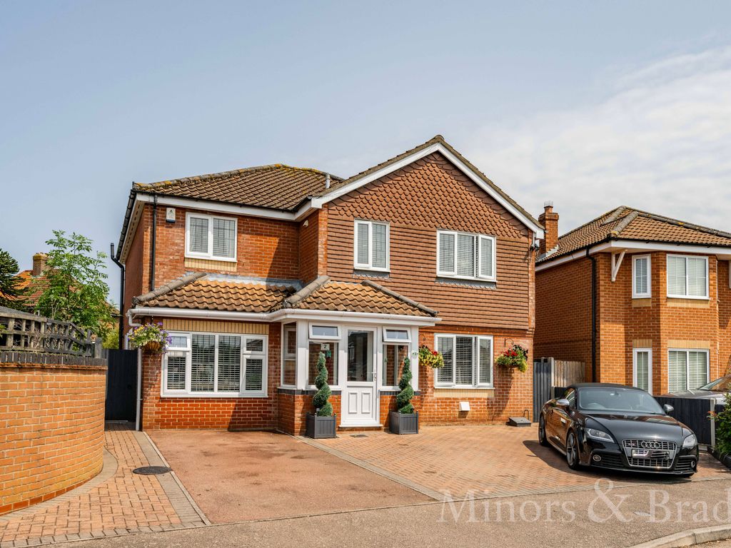 4 bed detached house for sale in Canon Hoare Road, Aylsham, Norwich