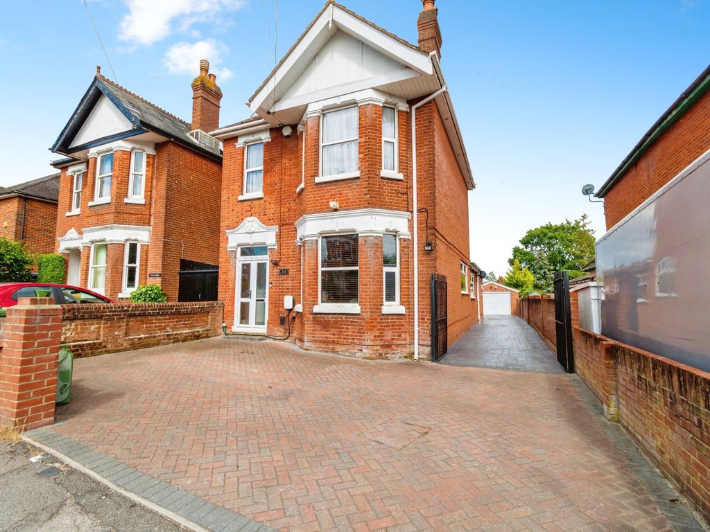4 bed detached house for sale in Shaftesbury Avenue, Southampton