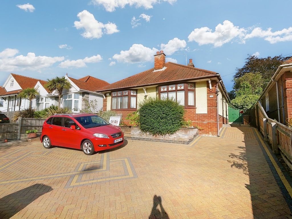 3 bed detached bungalow for sale in Bixley Road, Ipswich IP3, £375,000