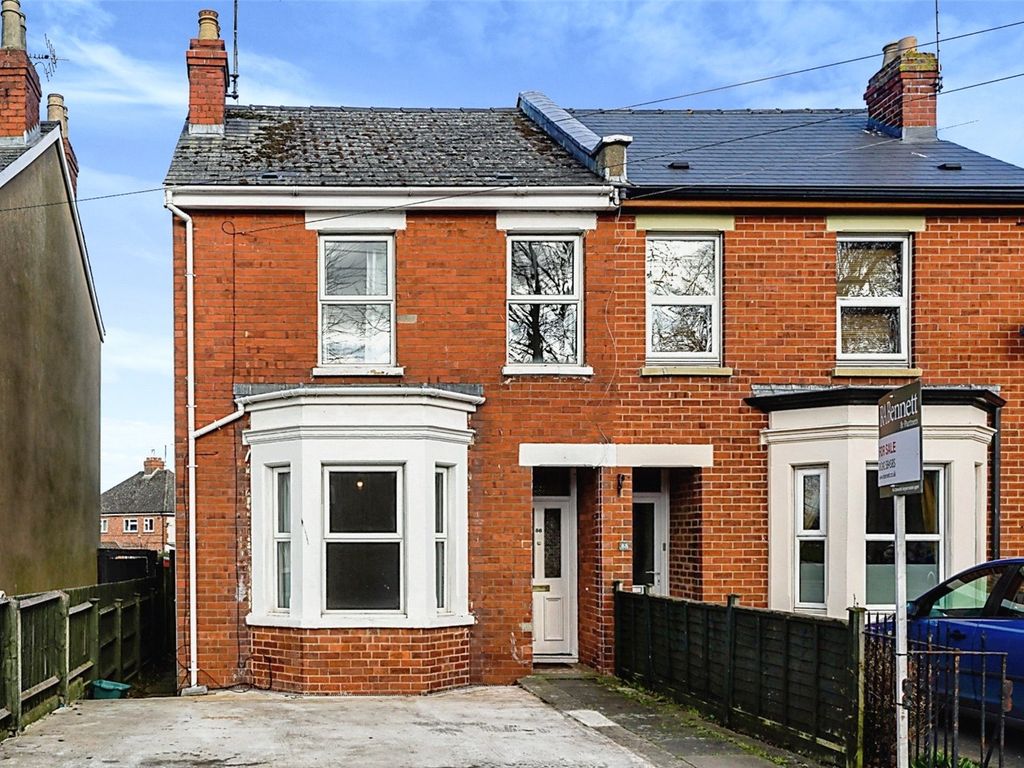 3 bed semidetached house for sale in Whaddon Road, Cheltenham