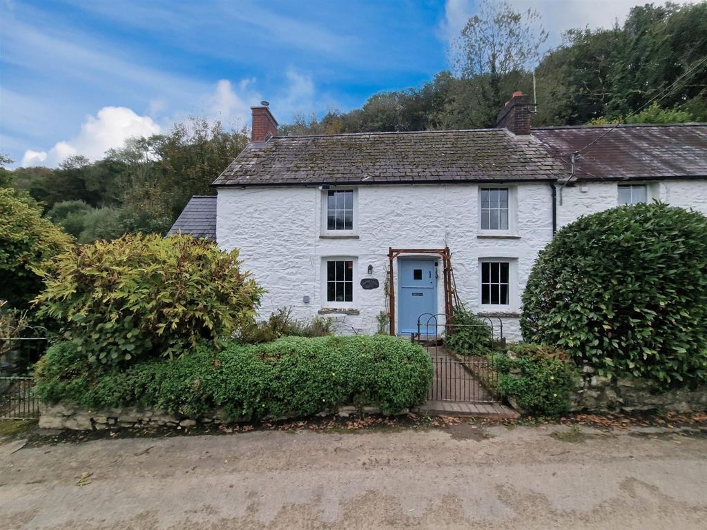 2 bed semidetached house for sale in Gelliwen, Meidrim, Carmarthen