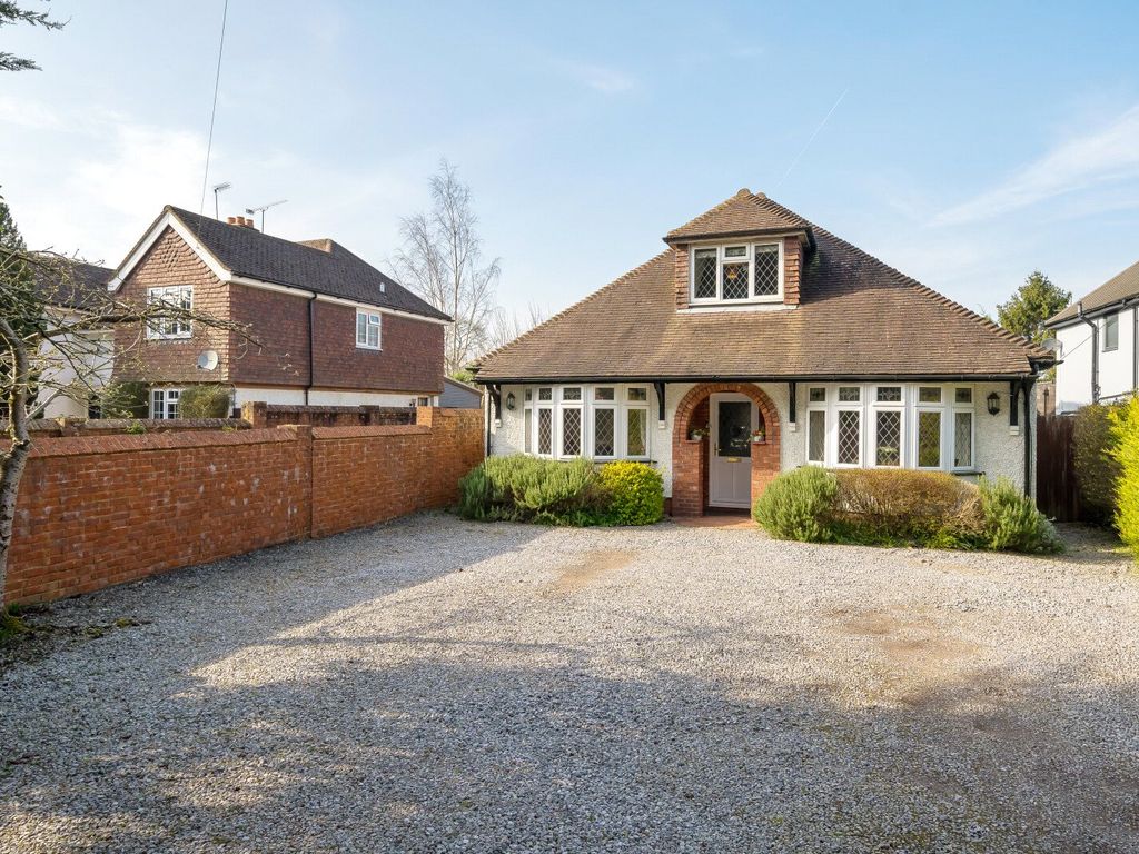 5 bed detached house for sale in Wrecclesham Hill, Wrecclesham, Farnham