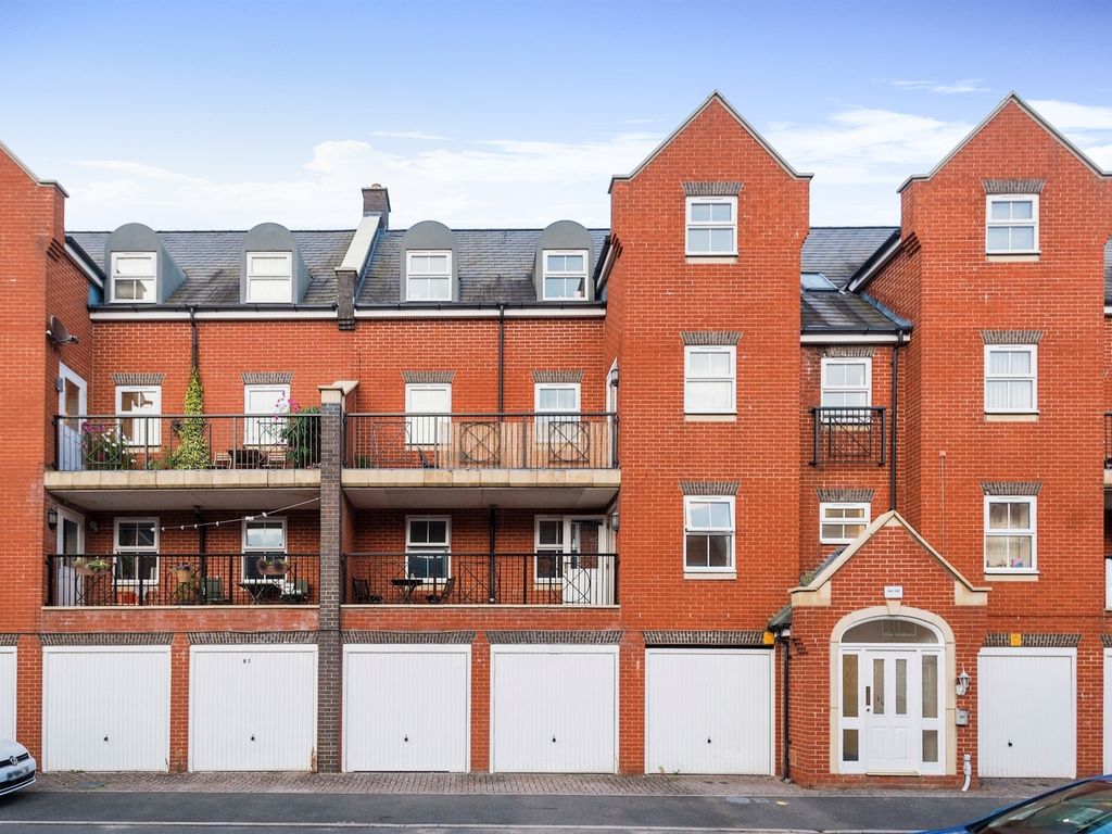 2 bed flat for sale in Lynmouth Road, Swindon SN2, £170,000 Zoopla