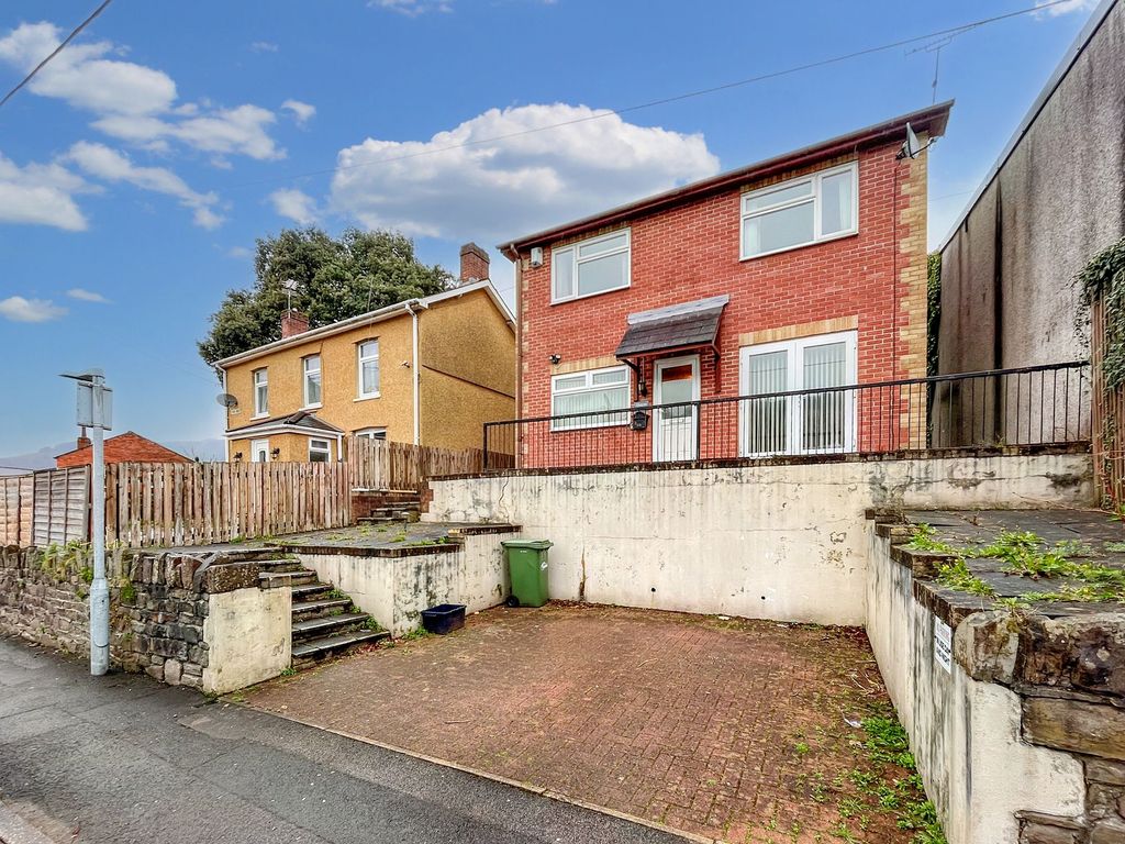 3 bed detached house for sale in Park Road, Risca NP11, £225,000 Zoopla