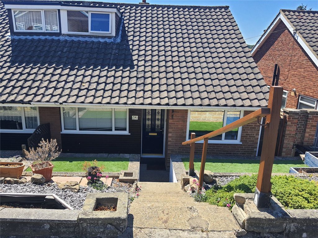 3 bed semidetached house to rent in Biddenden Way, Istead Rise