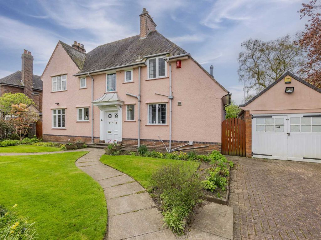 4 bed detached house for sale in Sneyd Avenue, Westlands ST5, £400,000