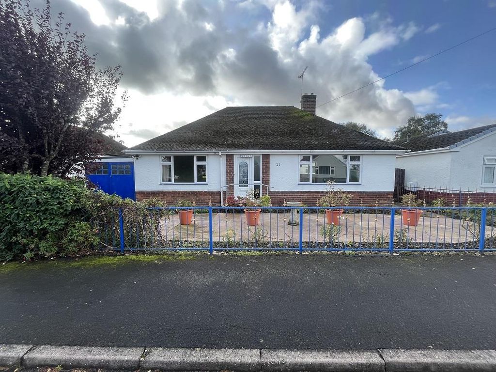 3 bed detached bungalow for sale in Bryn Siriol, Coedpoeth, Wrexham