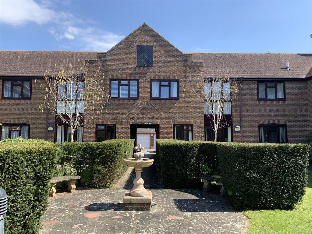 2 bed flat to rent in Tudor Close, Chichester PO19 Zoopla