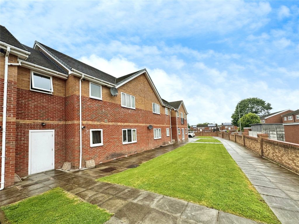 2 bed flat to rent in Dudley Road East, Tividale, Oldbury, West