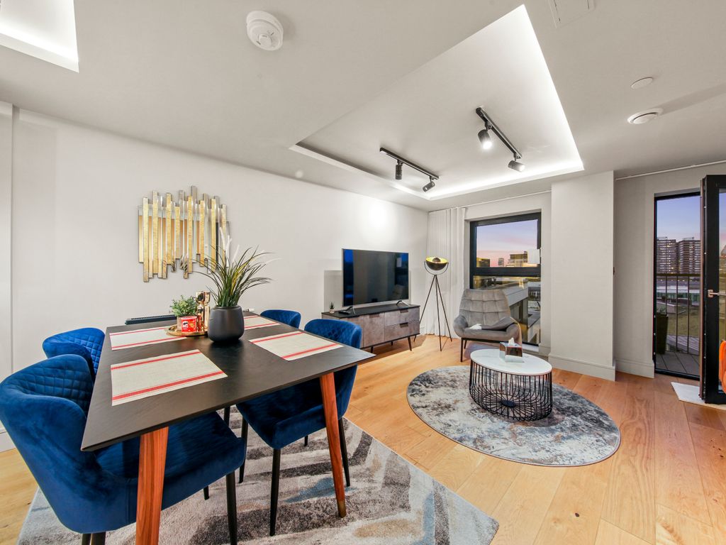 3 bed flat to rent in Tower Bridge Road, Tower Bridge SE1, £4,600 pcm