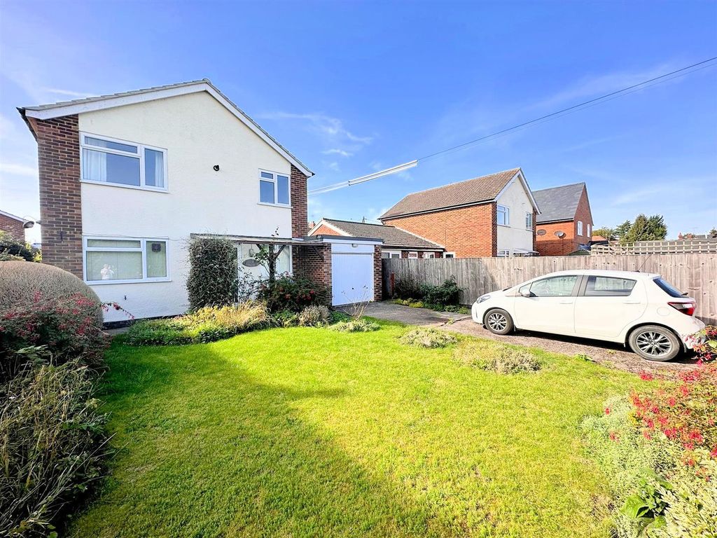 3 bed detached house for sale in Addington Cottages, Wendover