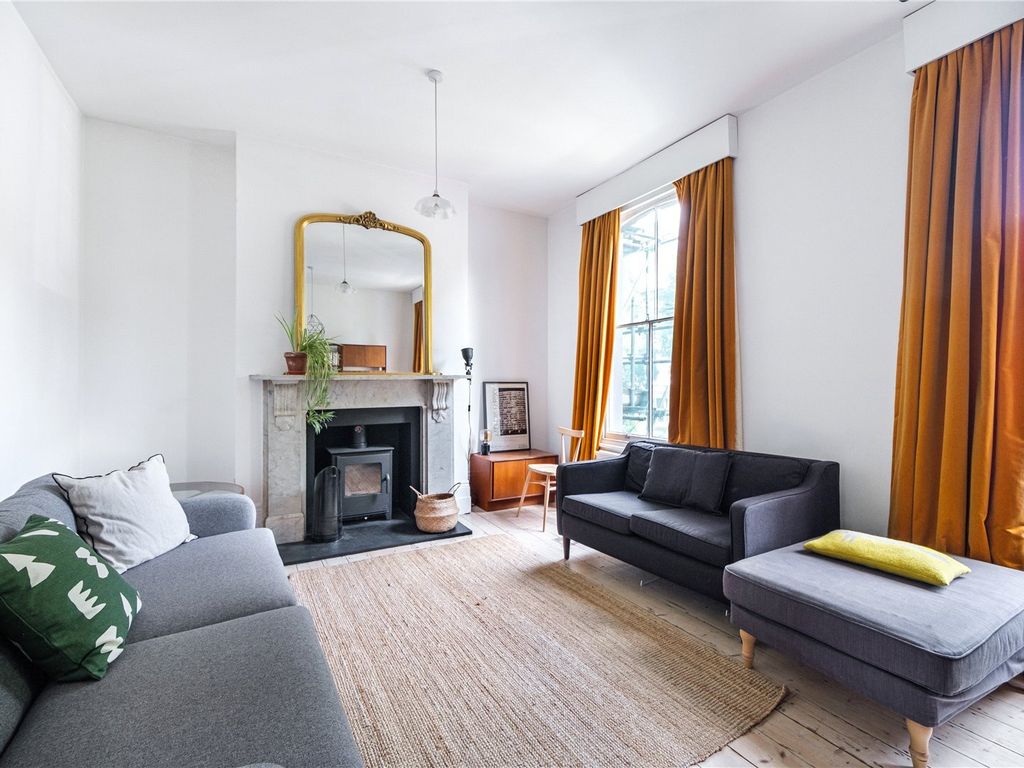 3 bed to rent in Mildmay Road, Newington Green N1, £4,500