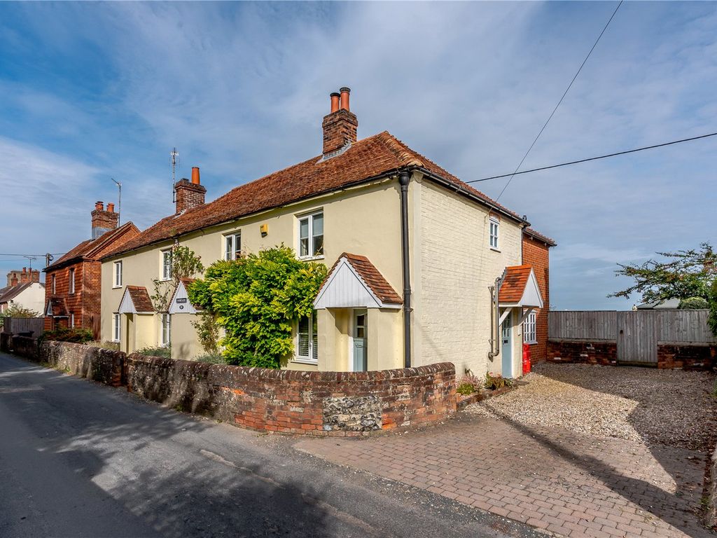 4 bed detached house for sale in High Street, Kintbury, Hungerford