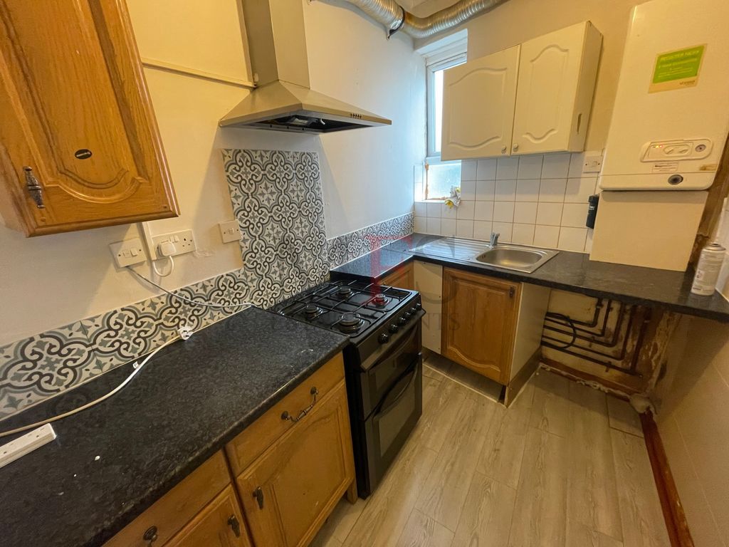 2 bed flat to rent in Western Road, Southall UB2, £1,550 pcm Zoopla