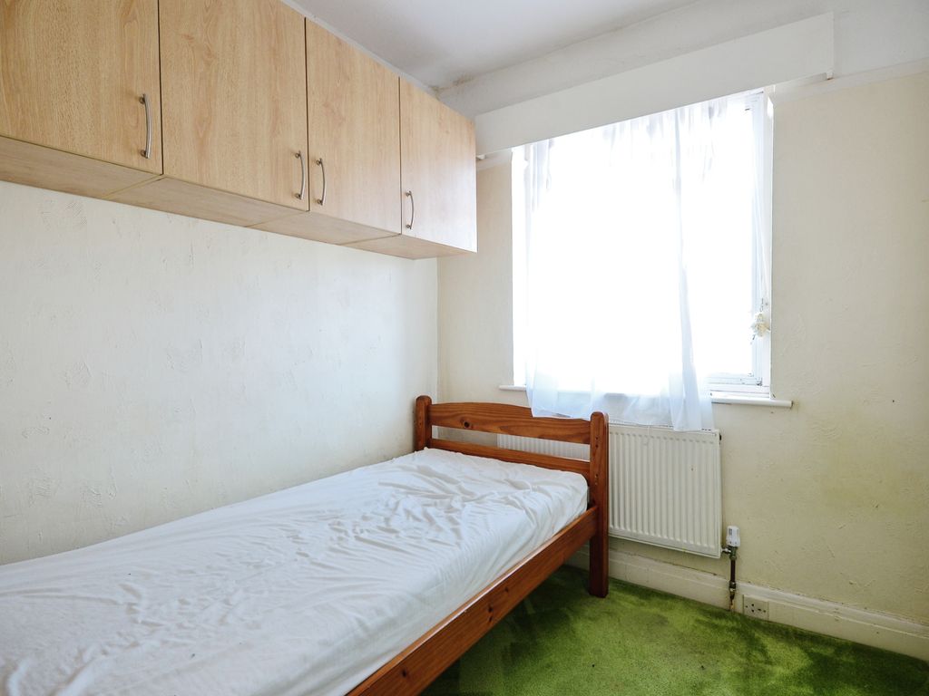 3 bed semidetached house for sale in Ivanhoe Drive, Harrow HA3, £