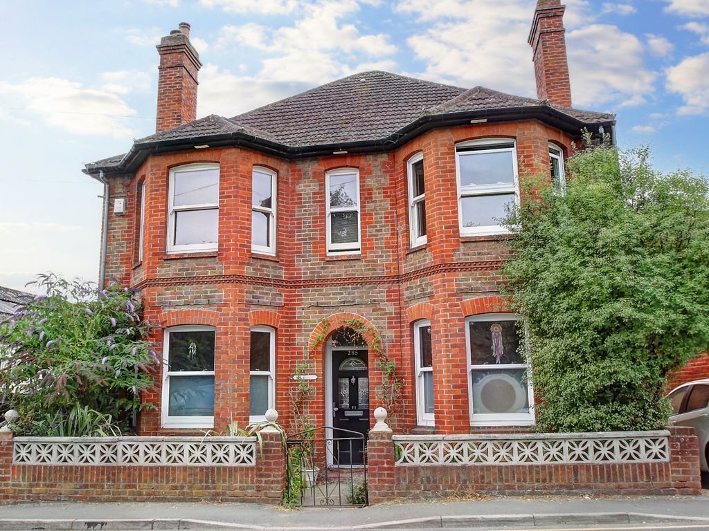 2 bed flat for sale in Stoughton Road, Guildford GU2 Zoopla