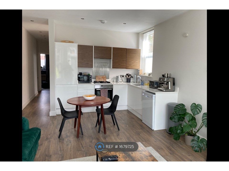 2 bed flat to rent in Kingsbridge Road, Poole BH14 Zoopla