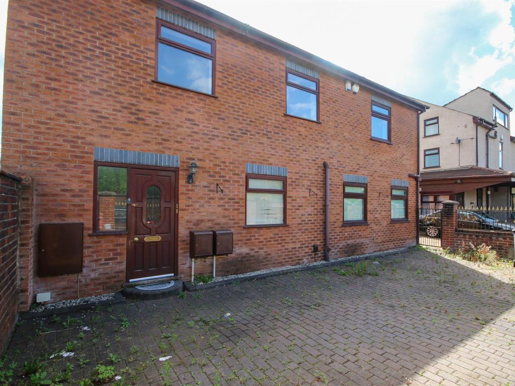 2 bed flat to rent in Hampden Grove, Eccles, Manchester M30 Zoopla