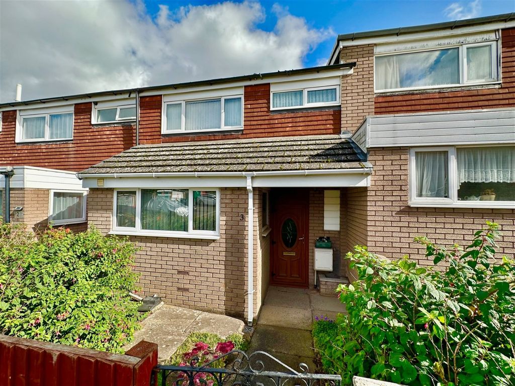 3 bed terraced house for sale in Willowfield, Telford TF7, £130,000