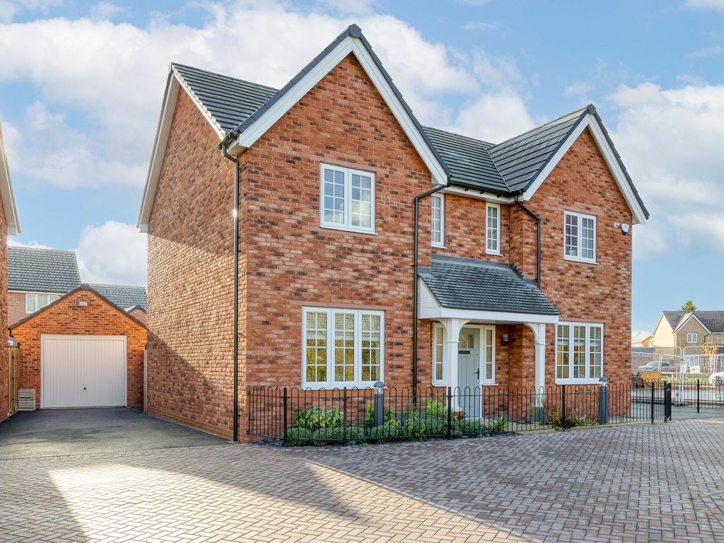 4 bed detached house for sale in Poppy Fields, Lower Stondon SG16, £