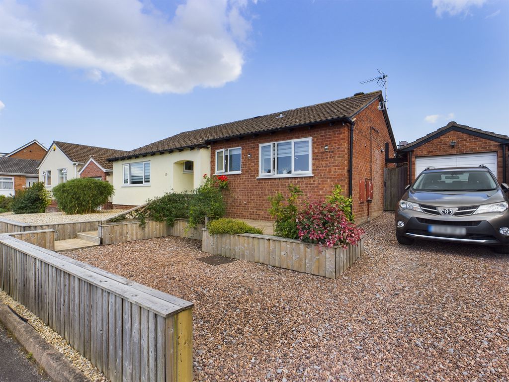 3 bed detached bungalow for sale in bers Way, Puriton, Bridgwater