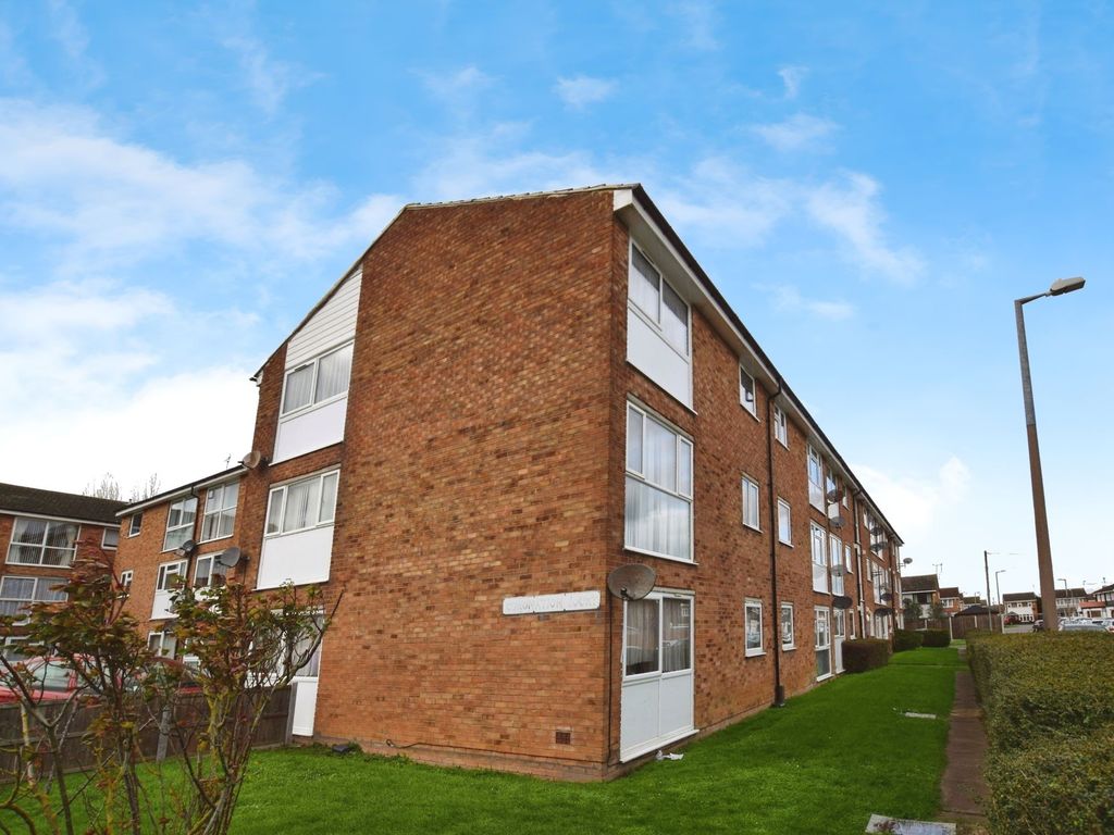 2 bed flat for sale in Coronation Avenue, East Tilbury RM18, £180,000