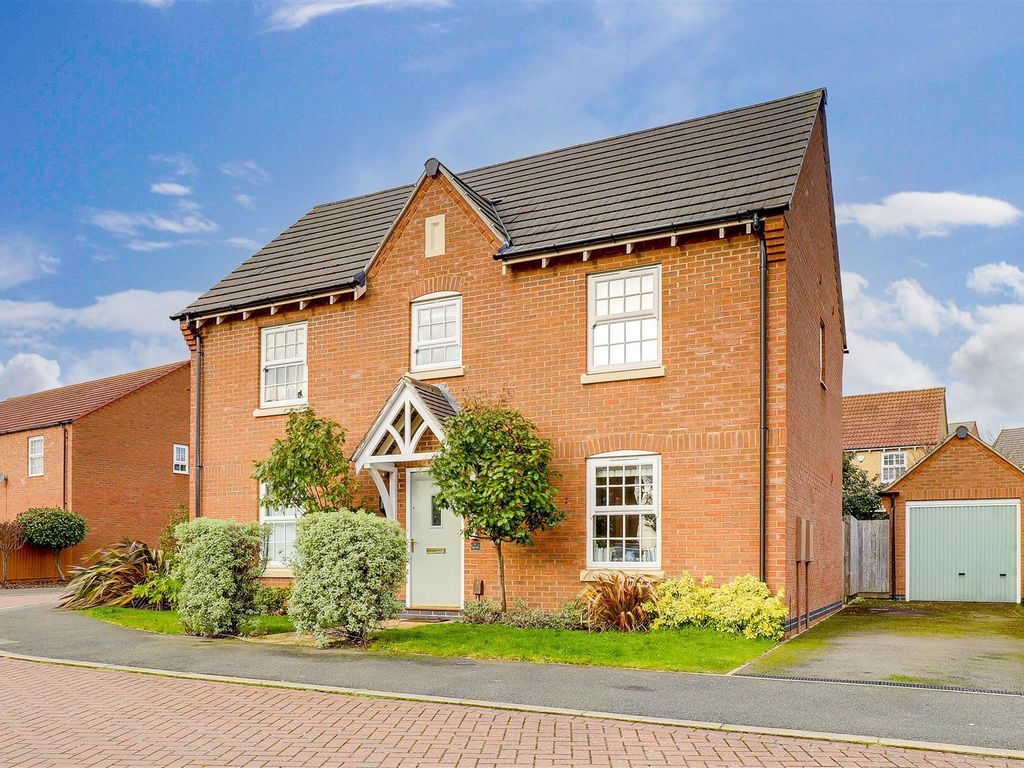 4 bed detached house for sale in Widdington Close, Arnold