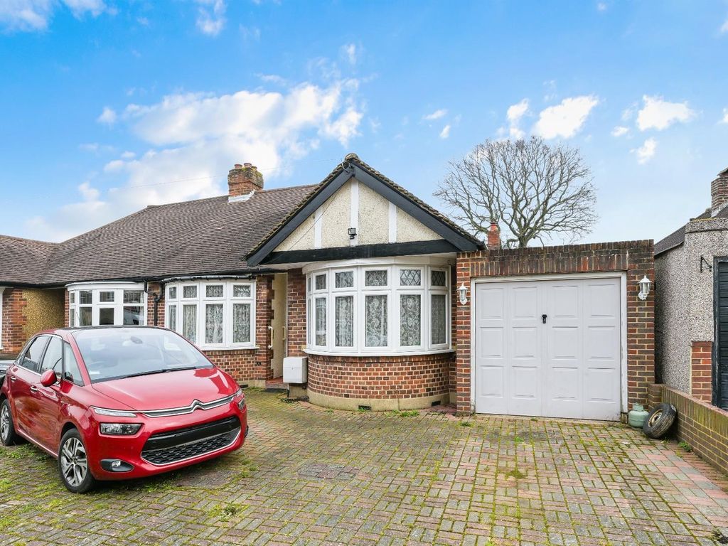 3 bed semidetached bungalow for sale in Newbury Gardens, Stoneleigh