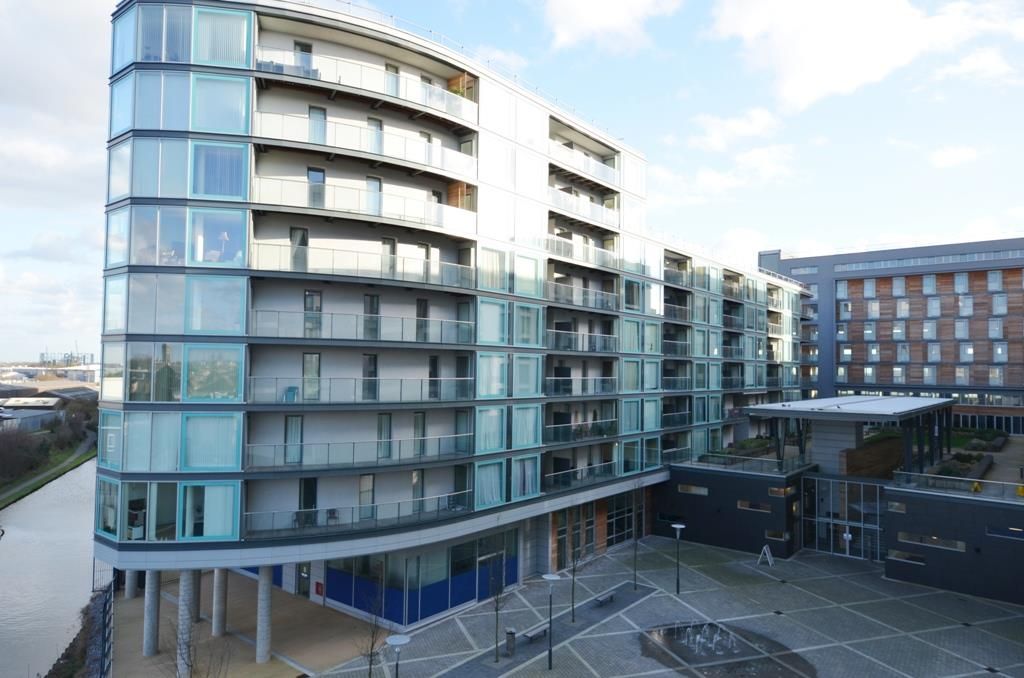 1 bed flat to rent in Navigation Building, High Point Village, Hayes