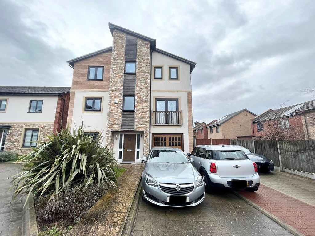 4 bed detached house to rent in Hawksbill Way, Peterborough PE2 Zoopla