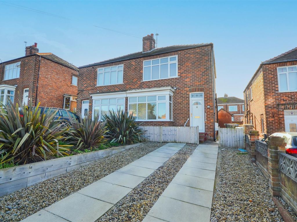 3 bed semidetached house to rent in Foxhills Court, High Street