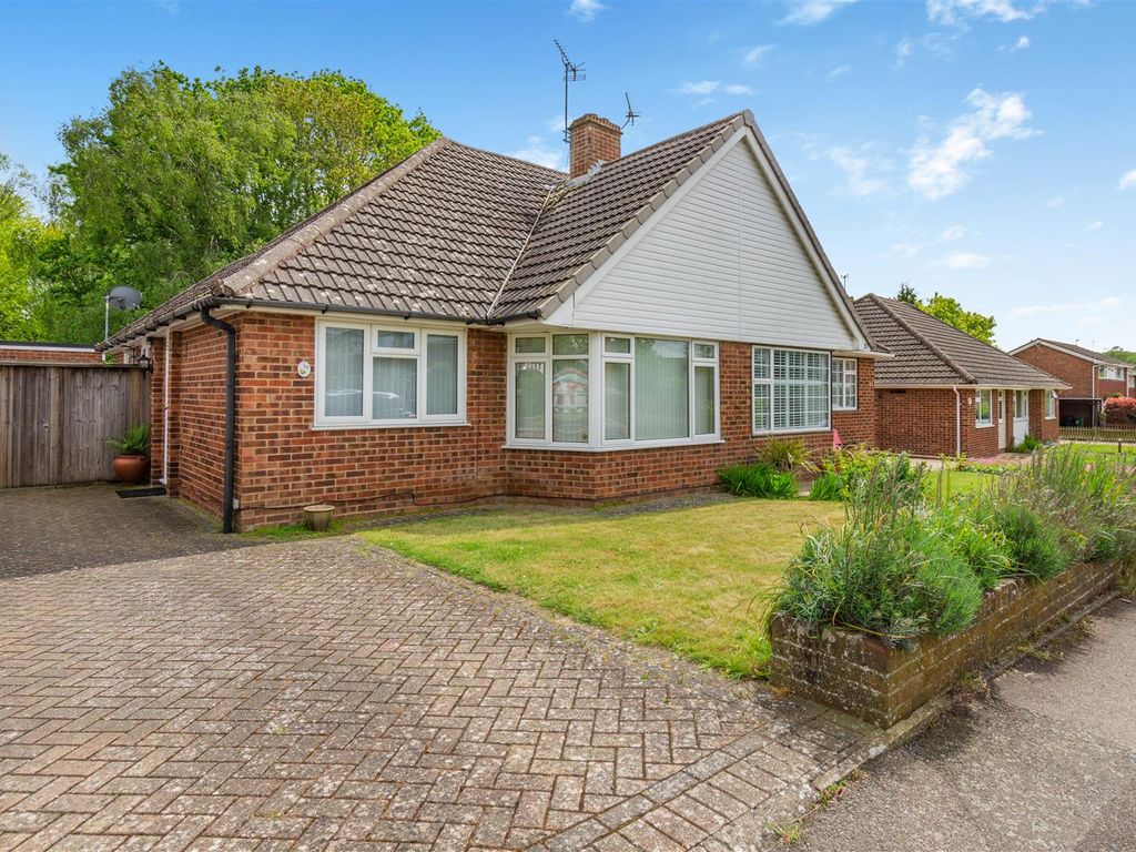 2 bed semidetached bungalow for sale in Merton Road, Bearsted
