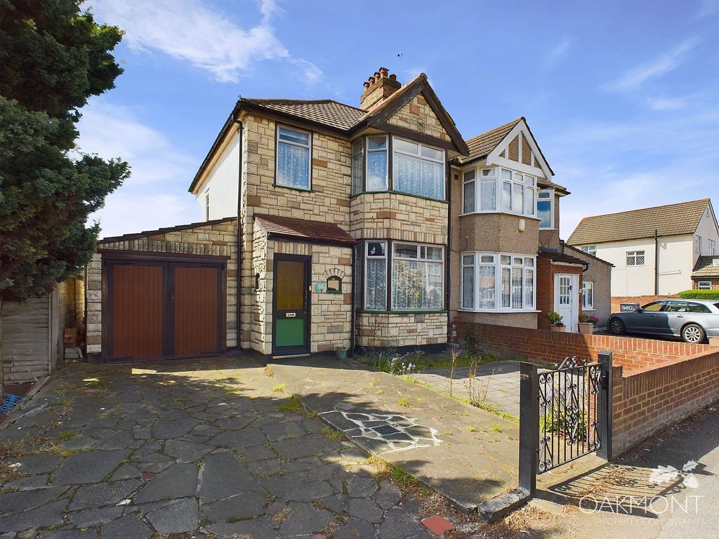 3 bed semidetached house for sale in Upper Rainham Road, Hornchurch
