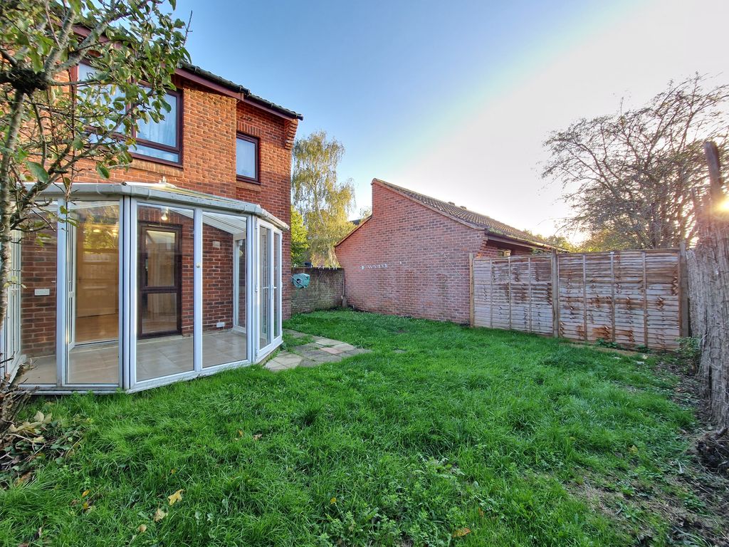 1 bed flat to rent in Hutchingson's Road, New Addington, Croydon CR0