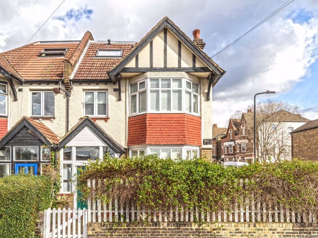 Streatham Common, Station Approach, London SW16  