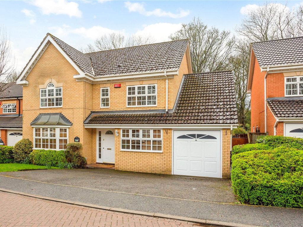 4 bed detached house for sale in Tunnel Wood Road, Watford