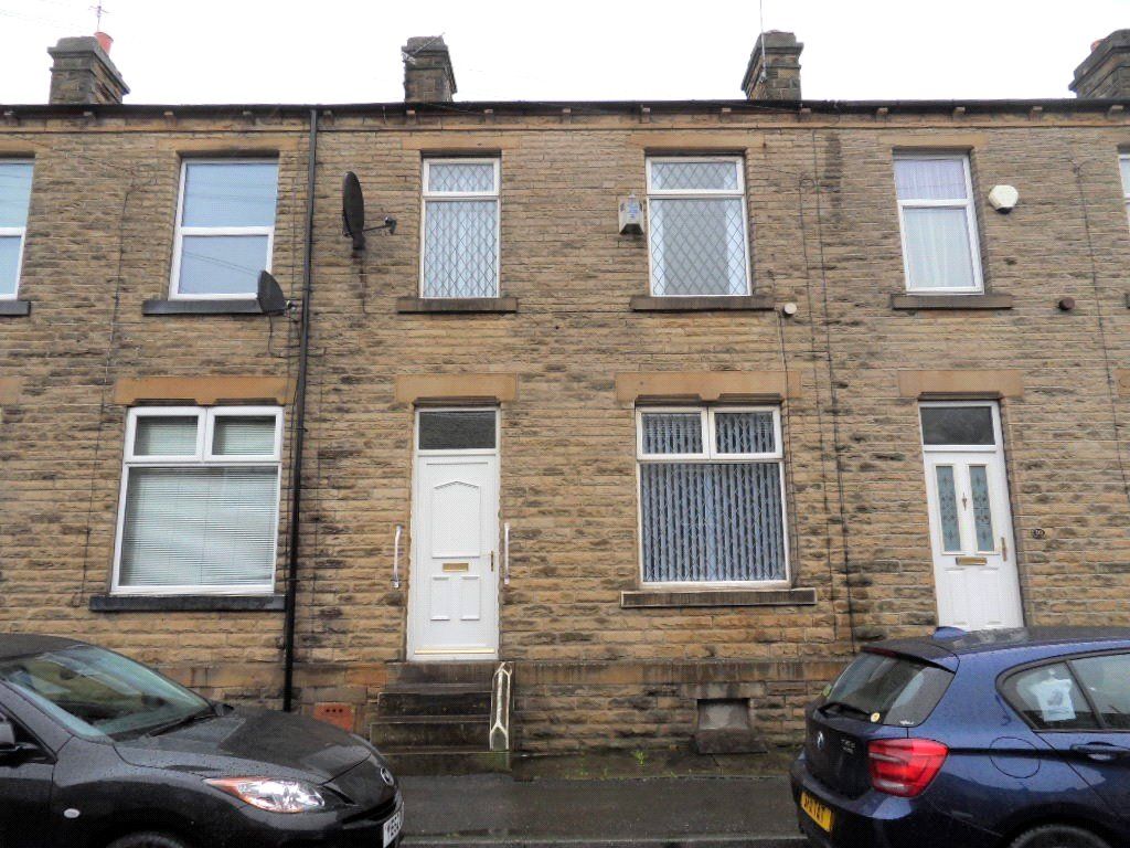 2 bed terraced house to rent in Common Road, Batley, West Yorkshire