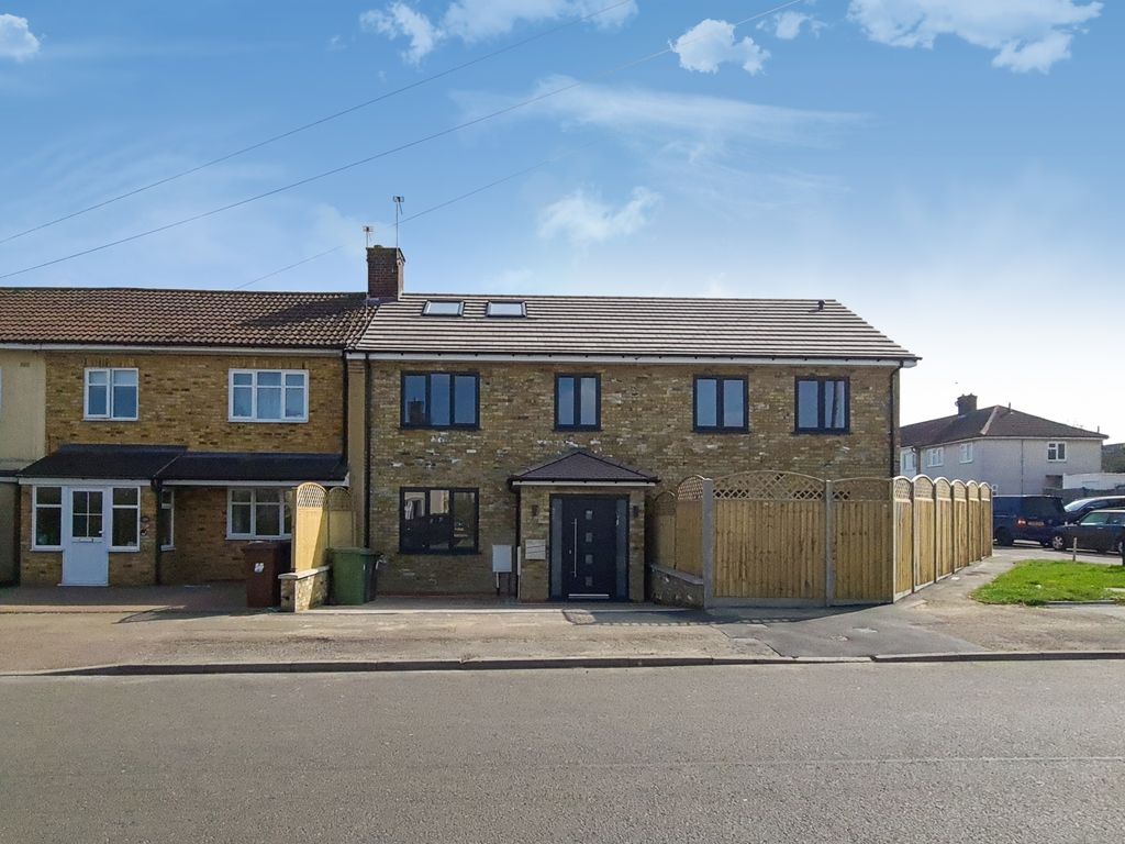 New home, 4 bed terraced house for sale in Rossington Avenue