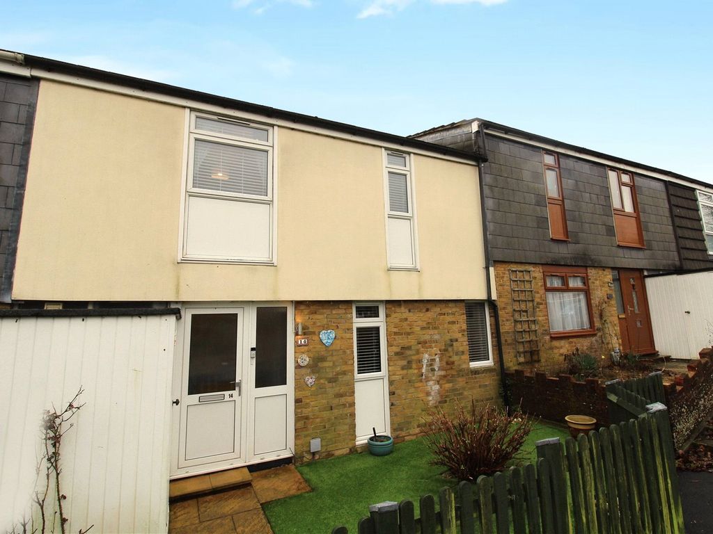 3 bed terraced house for sale in Charnwood Close, Basingstoke