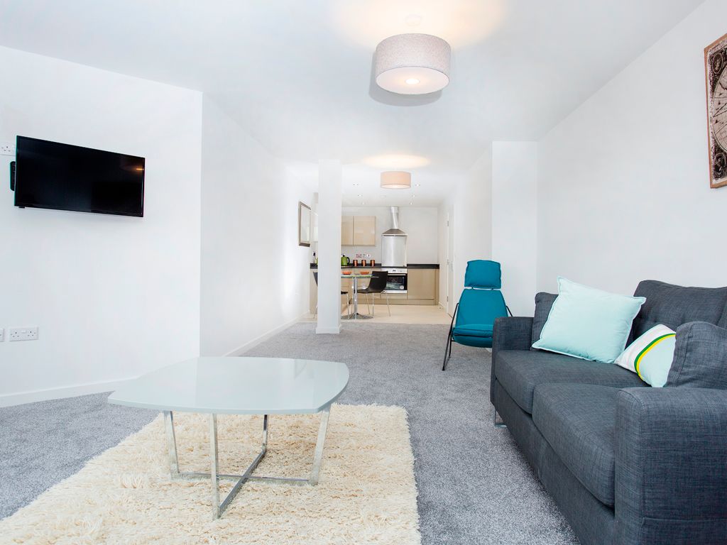 1 bed flat to rent in Canal Road, City Centre, Bradford BD1, £750 pcm