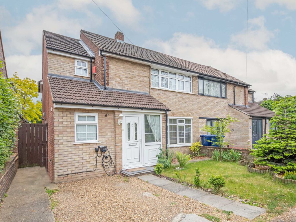 3 bed semidetached house for sale in Chertsey Road, Twickenham TW2